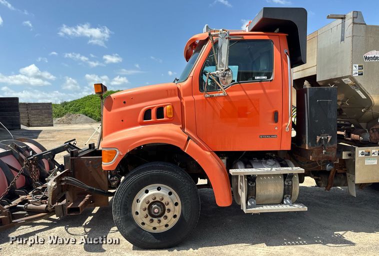 image for item EM2073 2005 Sterling L7500 series dump truck
