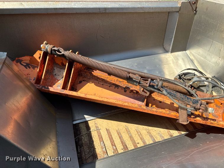 image for item EM2073 2005 Sterling L7500 series dump truck