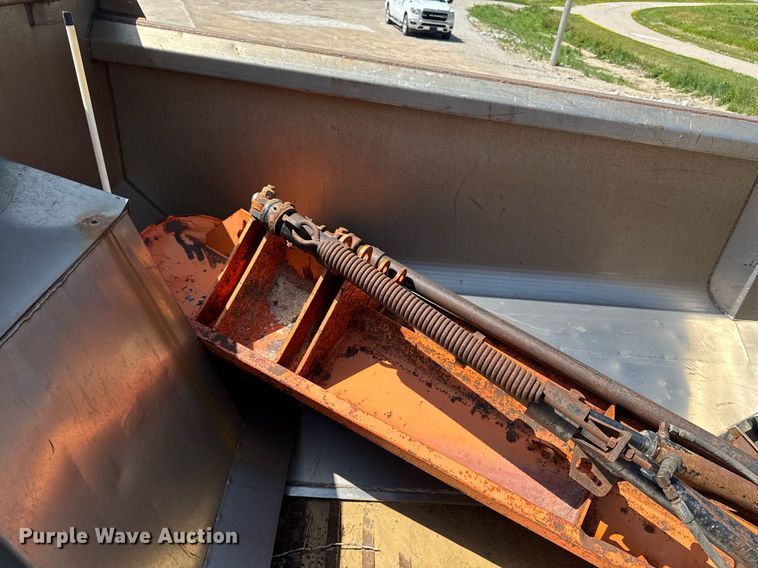 image for item EM2073 2005 Sterling L7500 series dump truck