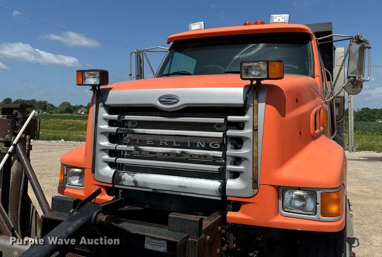 image for item EM2073 2005 Sterling L7500 series dump truck