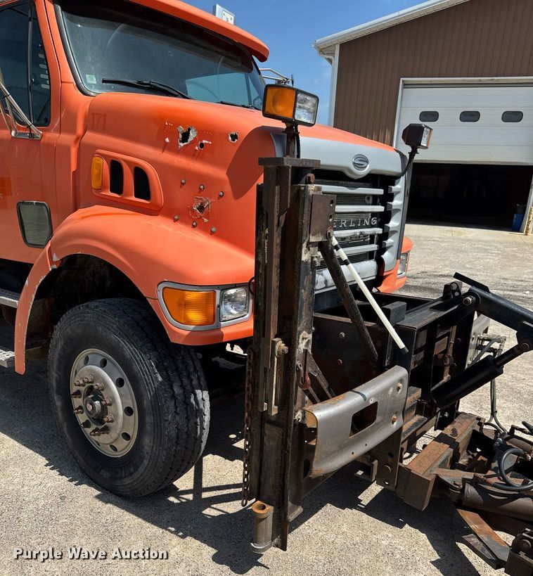 image for item EM2073 2005 Sterling L7500 series dump truck