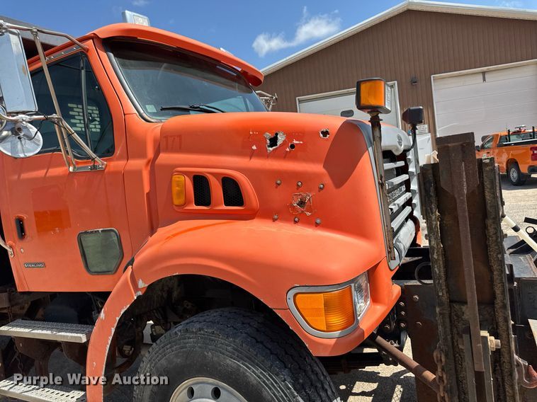 image for item EM2073 2005 Sterling L7500 series dump truck