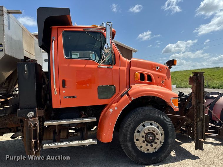 image for item EM2073 2005 Sterling L7500 series dump truck