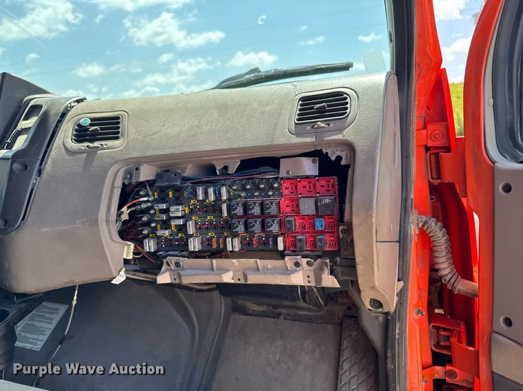 image for item EM2073 2005 Sterling L7500 series dump truck