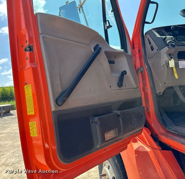 image for item EM2073 2005 Sterling L7500 series dump truck