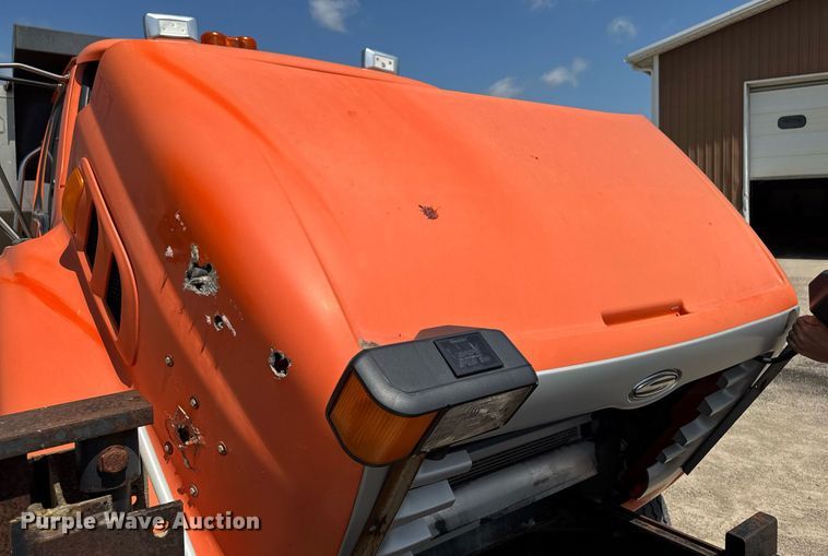 image for item EM2073 2005 Sterling L7500 series dump truck