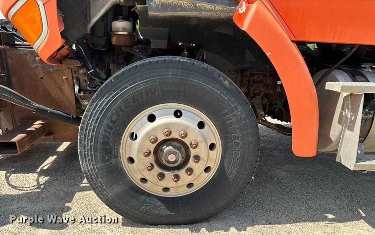 image for item EM2073 2005 Sterling L7500 series dump truck