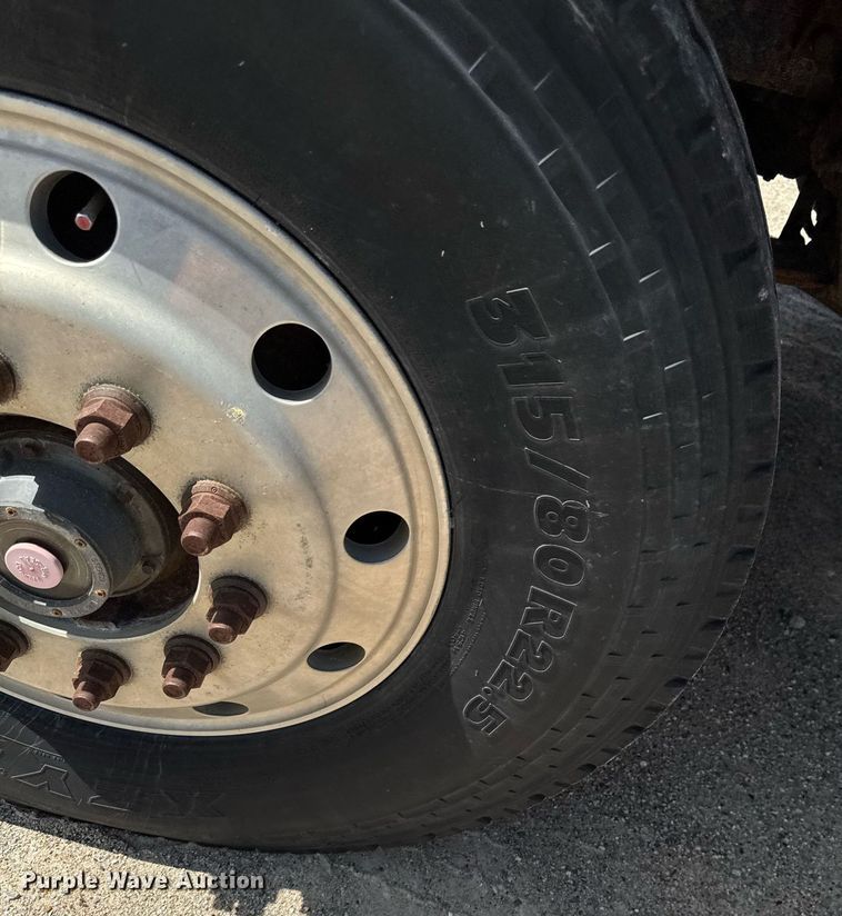 image for item EM2073 2005 Sterling L7500 series dump truck