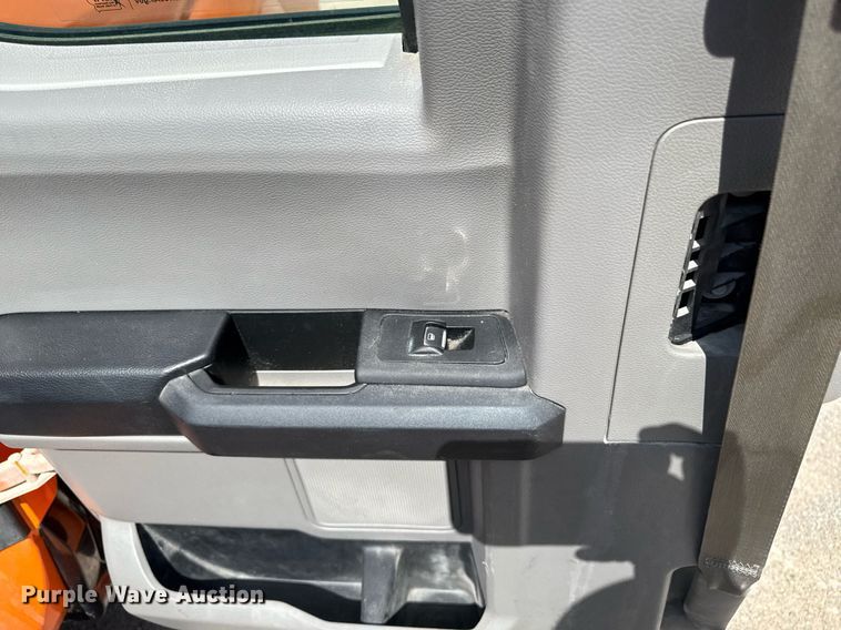image for item EM2074 2016 Ford F150 XL SuperCab pickup truck