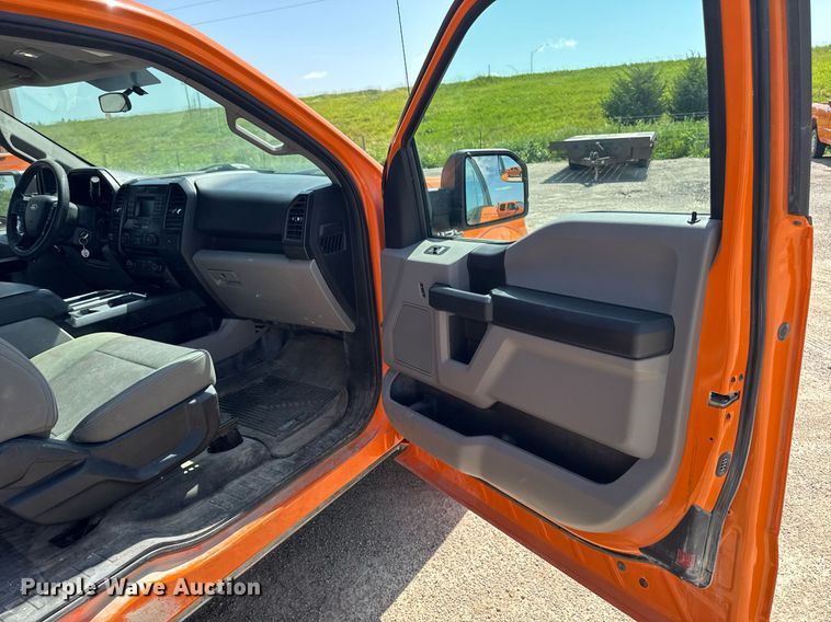 image for item EM2074 2016 Ford F150 XL SuperCab pickup truck