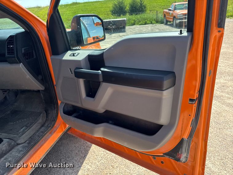 image for item EM2074 2016 Ford F150 XL SuperCab pickup truck