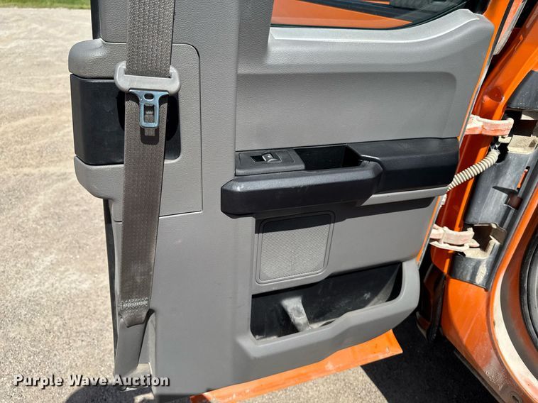 image for item EM2074 2016 Ford F150 XL SuperCab pickup truck