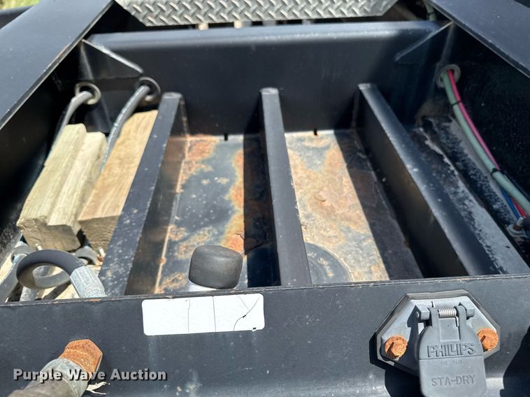 image for item EM2076 2013 Dynaweld LB52-24DPS lowboy equipment trailer