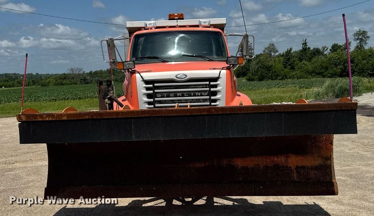 image for item EM2077 2004 Sterling Truck L7500 Series dump truck