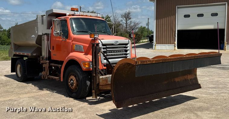 image for item EM2077 2004 Sterling Truck L7500 Series dump truck