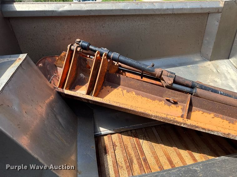 image for item EM2077 2004 Sterling Truck L7500 Series dump truck