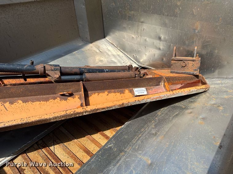 image for item EM2077 2004 Sterling Truck L7500 Series dump truck