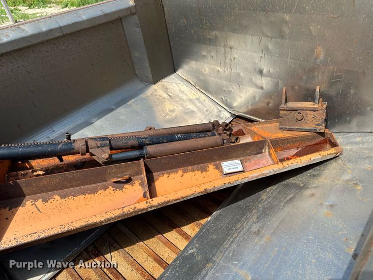 image for item EM2077 2004 Sterling Truck L7500 Series dump truck