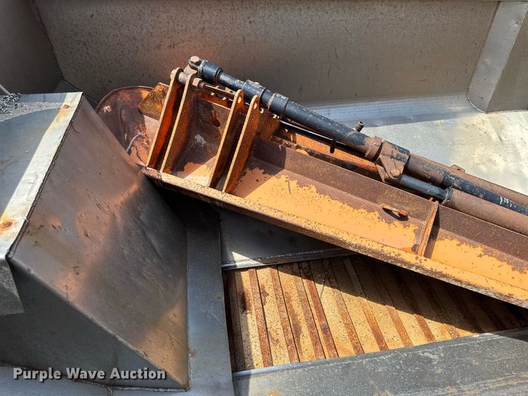 image for item EM2077 2004 Sterling Truck L7500 Series dump truck