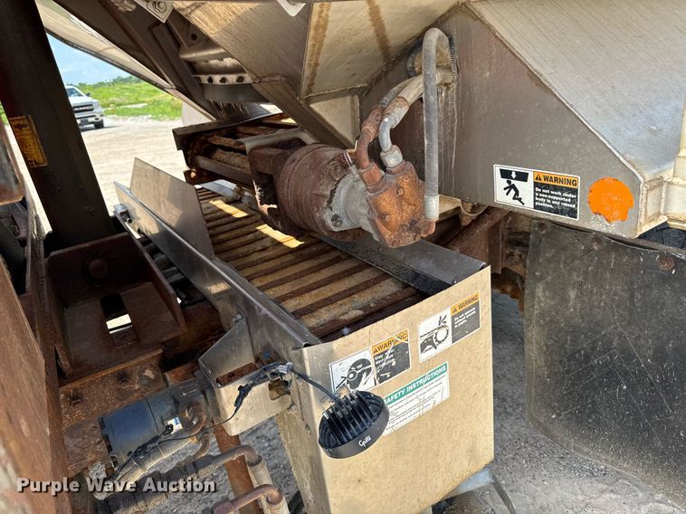 image for item EM2077 2004 Sterling Truck L7500 Series dump truck