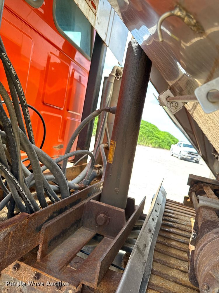 image for item EM2077 2004 Sterling Truck L7500 Series dump truck