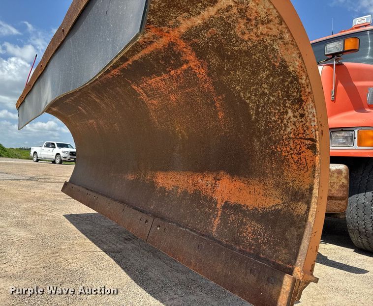 image for item EM2077 2004 Sterling Truck L7500 Series dump truck