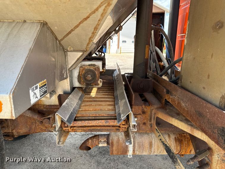 image for item EM2077 2004 Sterling Truck L7500 Series dump truck