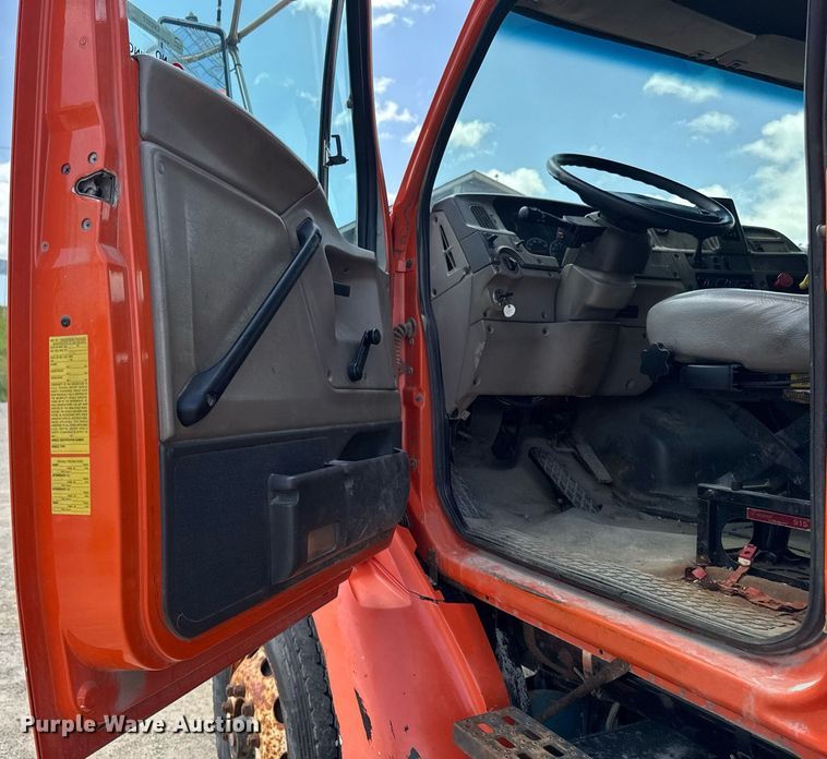 image for item EM2077 2004 Sterling Truck L7500 Series dump truck