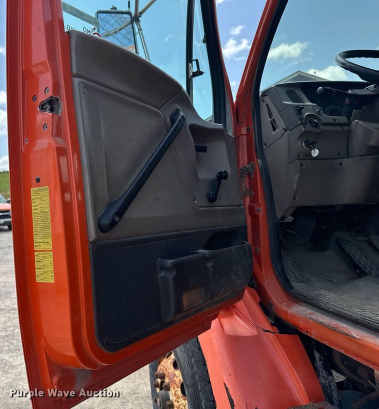 image for item EM2077 2004 Sterling Truck L7500 Series dump truck