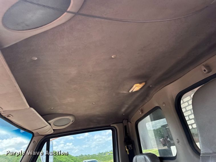 image for item EM2077 2004 Sterling Truck L7500 Series dump truck