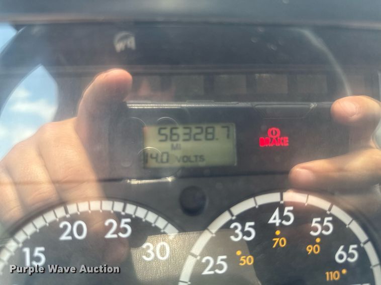 image for item EM2077 2004 Sterling Truck L7500 Series dump truck