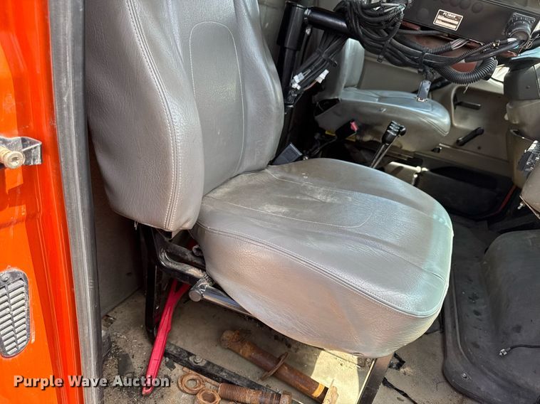 image for item EM2077 2004 Sterling Truck L7500 Series dump truck