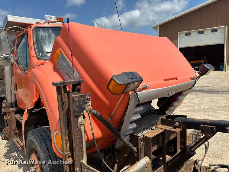 image for item EM2077 2004 Sterling Truck L7500 Series dump truck