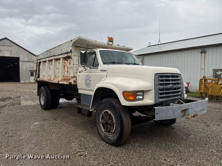 image for item EM2079 1998 Ford F700 dump truck