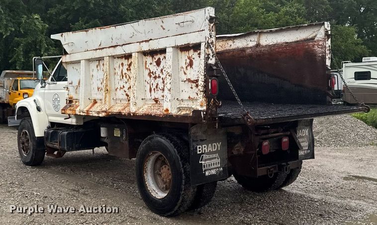 image for item EM2079 1998 Ford F700 dump truck