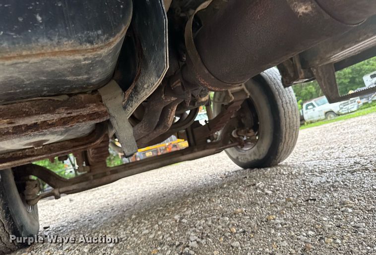 image for item EM2079 1998 Ford F700 dump truck