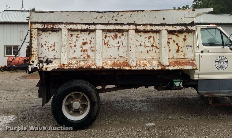 image for item EM2079 1998 Ford F700 dump truck