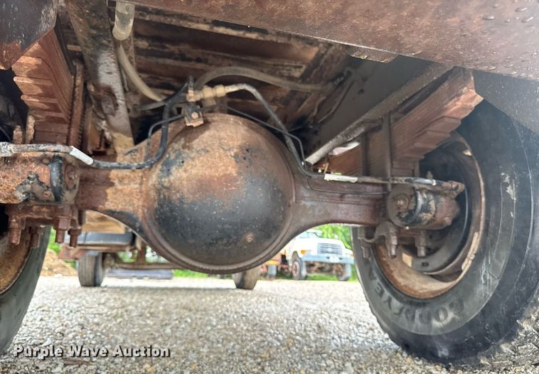 image for item EM2079 1998 Ford F700 dump truck