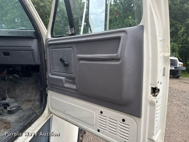 image for item EM2079 1998 Ford F700 dump truck