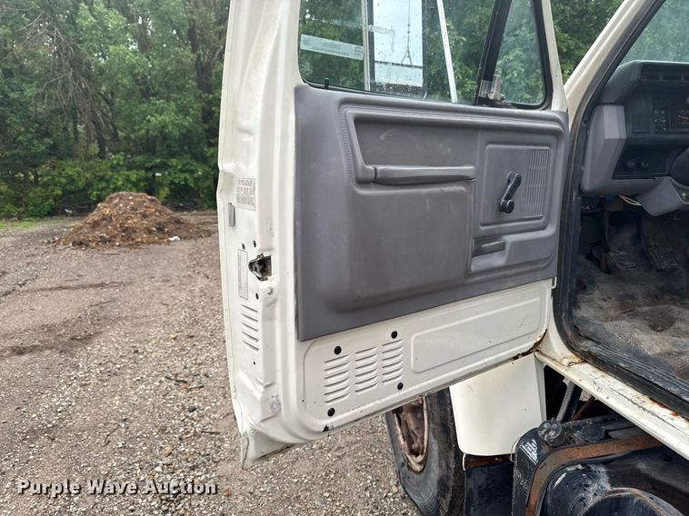 image for item EM2079 1998 Ford F700 dump truck