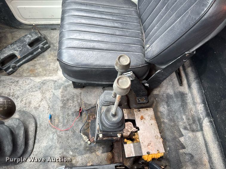 image for item EM2079 1998 Ford F700 dump truck