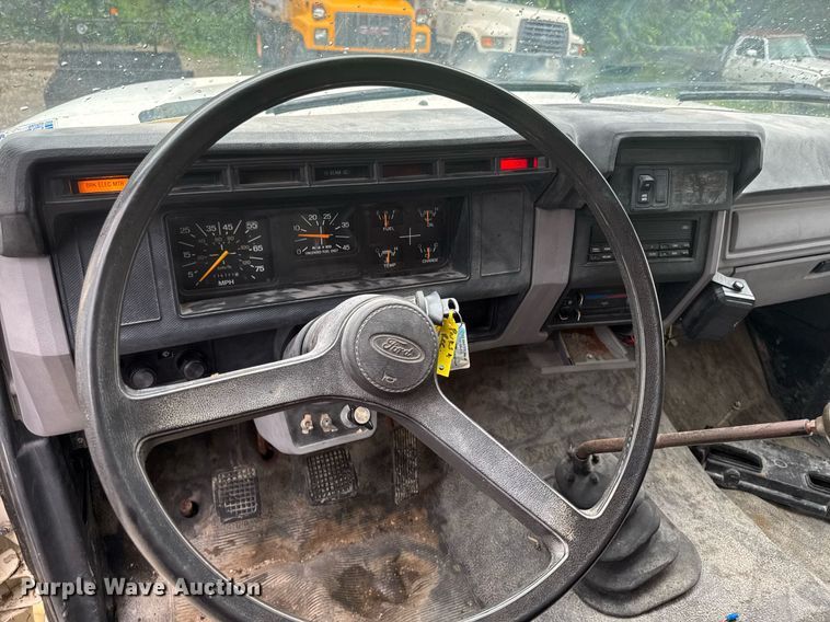 image for item EM2079 1998 Ford F700 dump truck