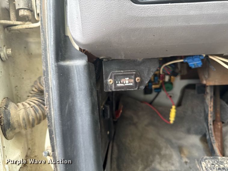 image for item EM2079 1998 Ford F700 dump truck