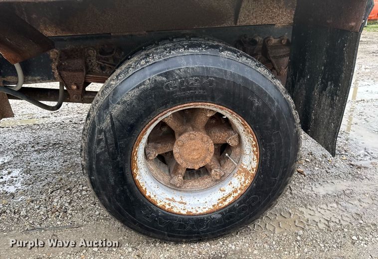 image for item EM2079 1998 Ford F700 dump truck