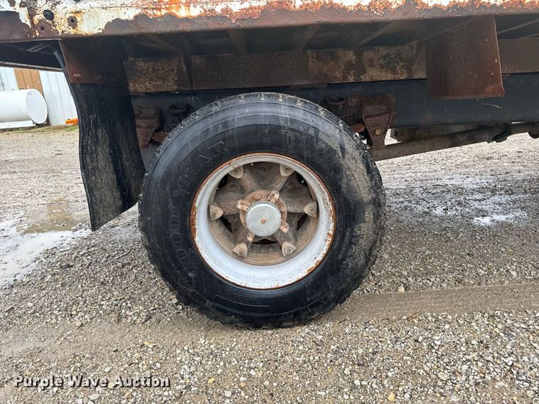 image for item EM2079 1998 Ford F700 dump truck