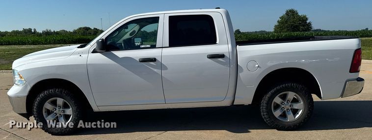 image for item EM2093 2019 Dodge Ram 1500 Crew Cab pickup truck