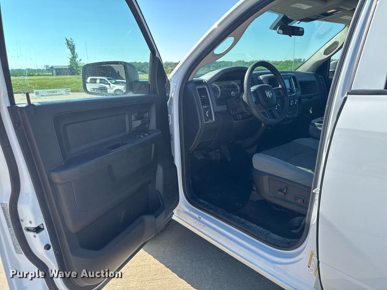 image for item EM2093 2019 Dodge Ram 1500 Crew Cab pickup truck