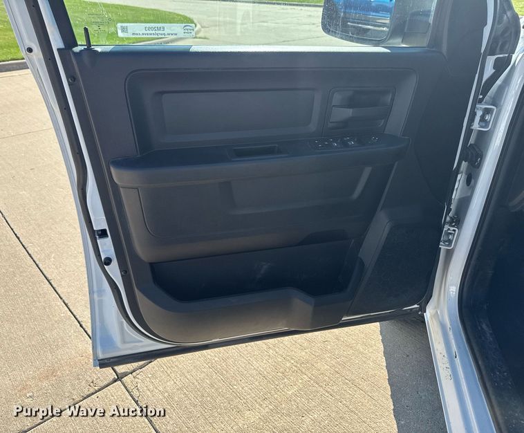 image for item EM2093 2019 Dodge Ram 1500 Crew Cab pickup truck