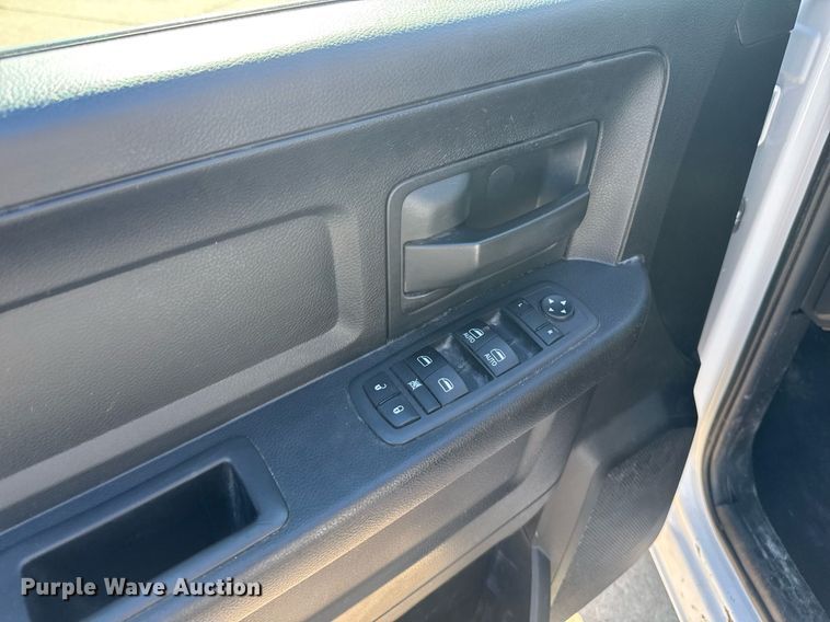 image for item EM2093 2019 Dodge Ram 1500 Crew Cab pickup truck