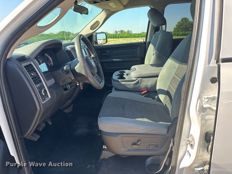 image for item EM2093 2019 Dodge Ram 1500 Crew Cab pickup truck